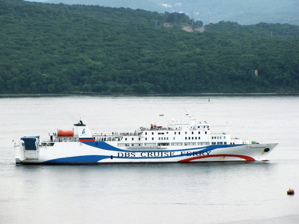 Паромы владивосток. DBS Cruise Ferry Владивосток. Eastern Dream паром. Паром DBS Ferry. Eastern Dream Владивосток.