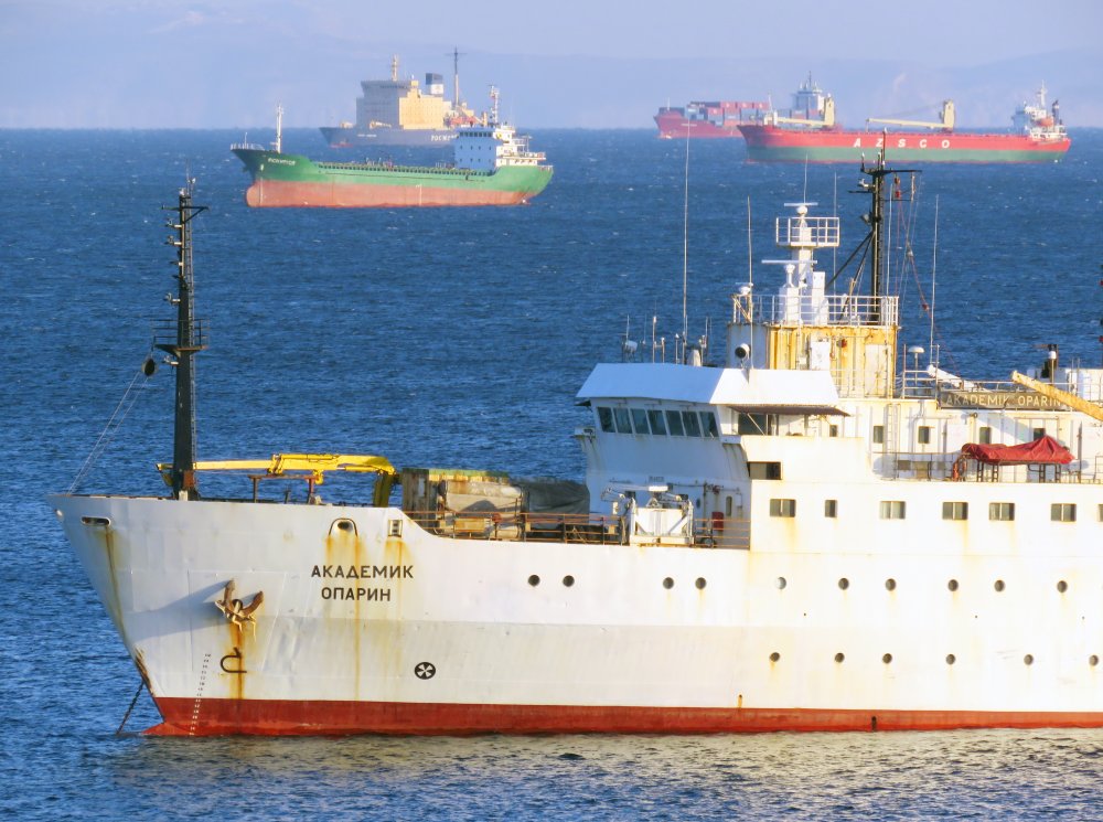 Akademik Oparin