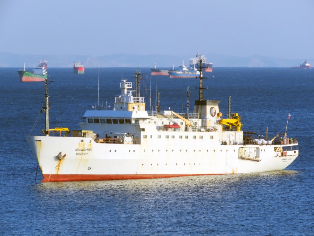 Akademik Oparin